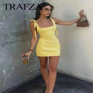 Women Wearing In TRAFZA 2025 Fashion Women's Yellow Plaid Sling Dress 2nd View 