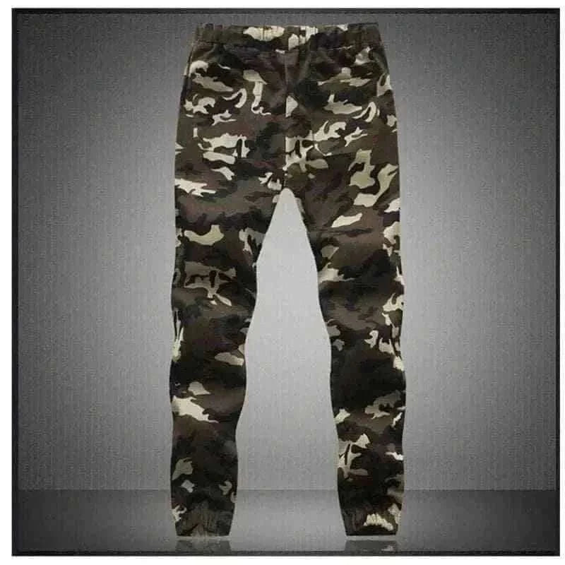 CAMOUFLAGE TRAINING PANTS.