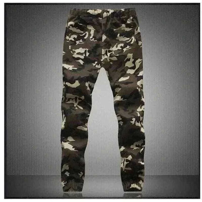 CAMOUFLAGE TRAINING PANTS.