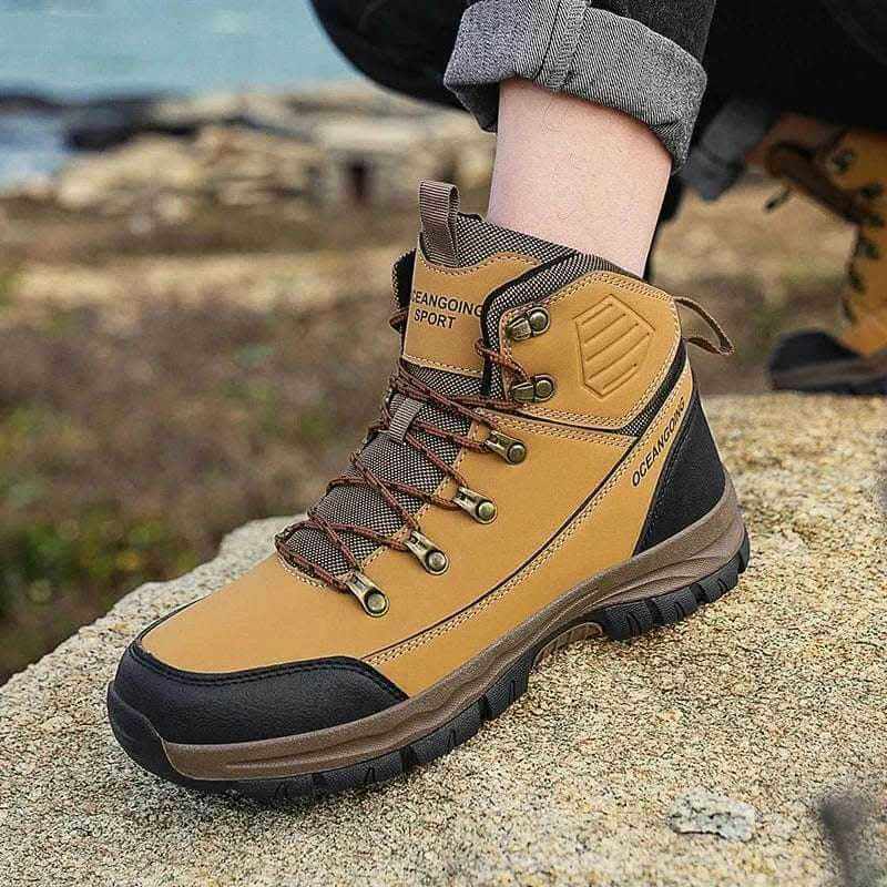 COMFY OUTDOOR BOOTS.