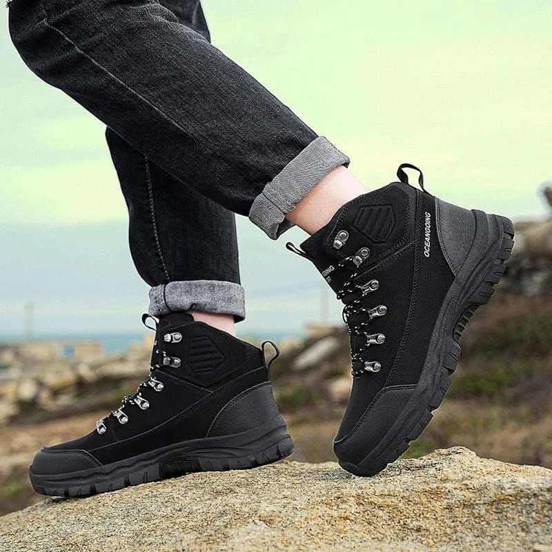 COMFY OUTDOOR BOOTS.