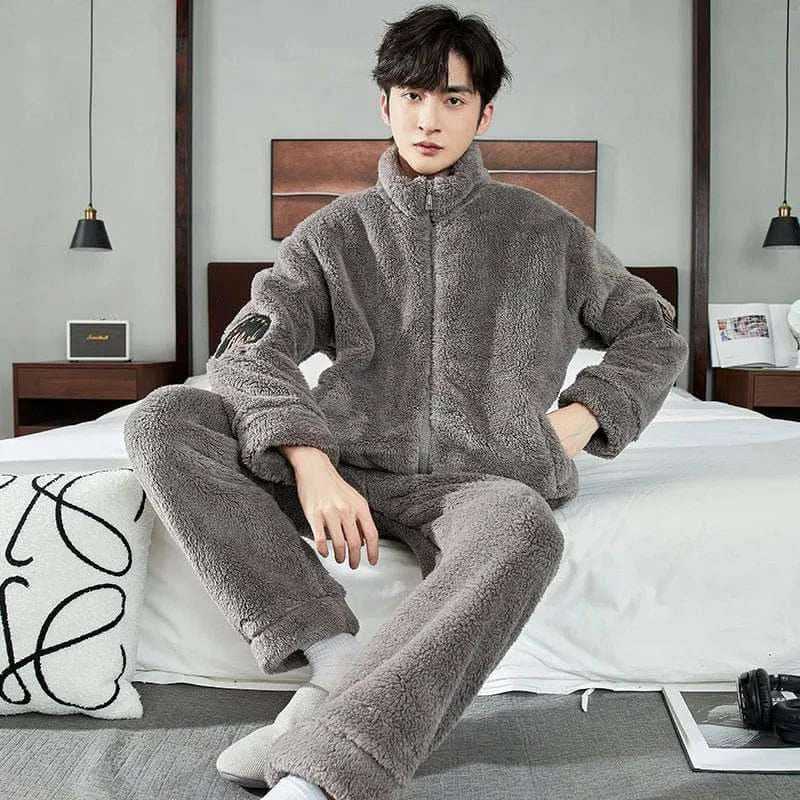 Men Warm Flannel Pajamas Autumn Thicken Long-sleeved Trousers Two-Piece Set Winter Man Pyjamas Loose Comfortable Sleepwear Suit.