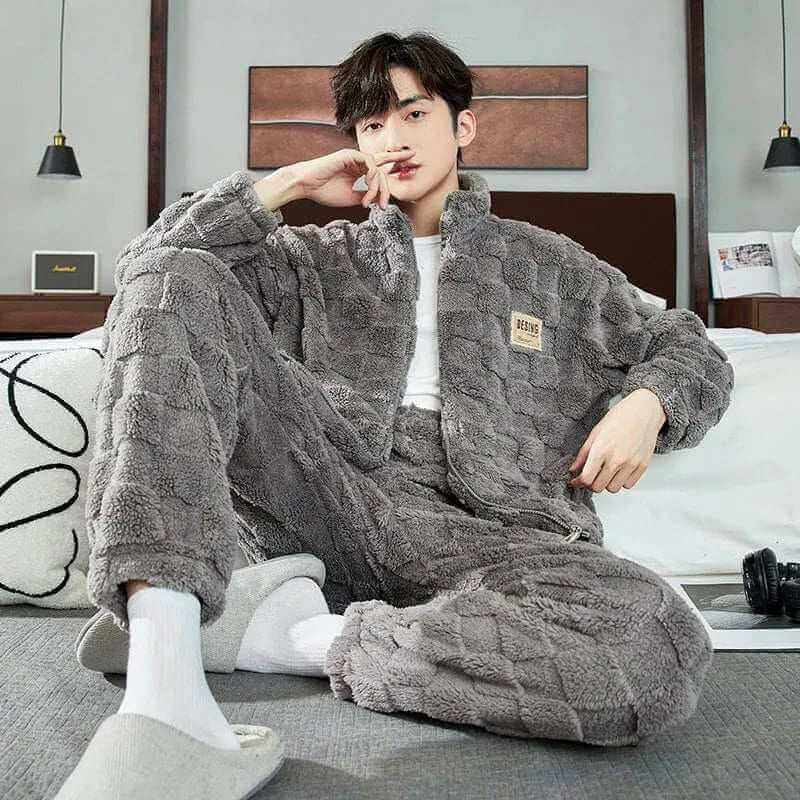Men Warm Flannel Pajamas Autumn Thicken Long-sleeved Trousers Two-Piece Set Winter Man Pyjamas Loose Comfortable Sleepwear Suit.
