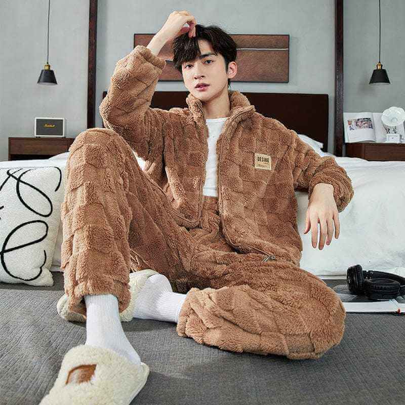 Men Warm Flannel Pajamas Autumn Thicken Long-sleeved Trousers Two-Piece Set Winter Man Pyjamas Loose Comfortable Sleepwear Suit.