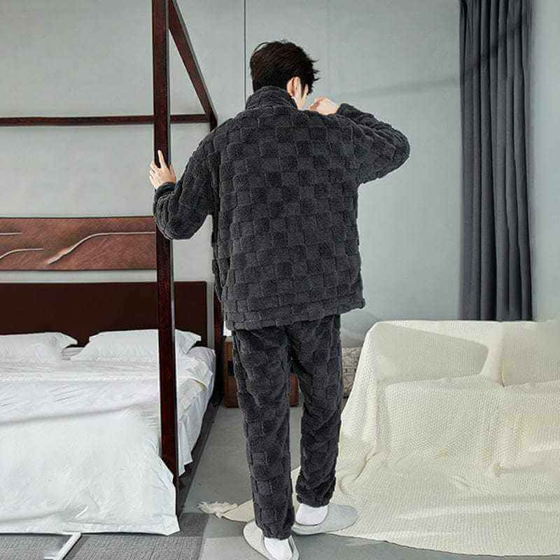 Men Warm Flannel Pajamas Autumn Thicken Long-sleeved Trousers Two-Piece Set Winter Man Pyjamas Loose Comfortable Sleepwear Suit.