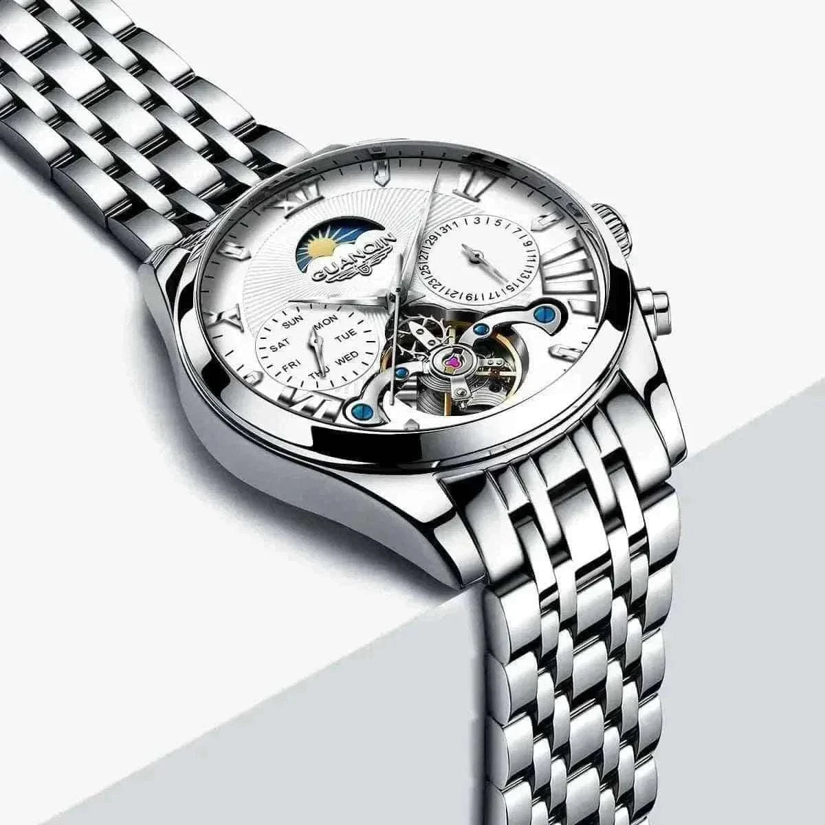 VINTAGE DESIGN MECHANICAL WATCH WITH SILICONE STRAP.